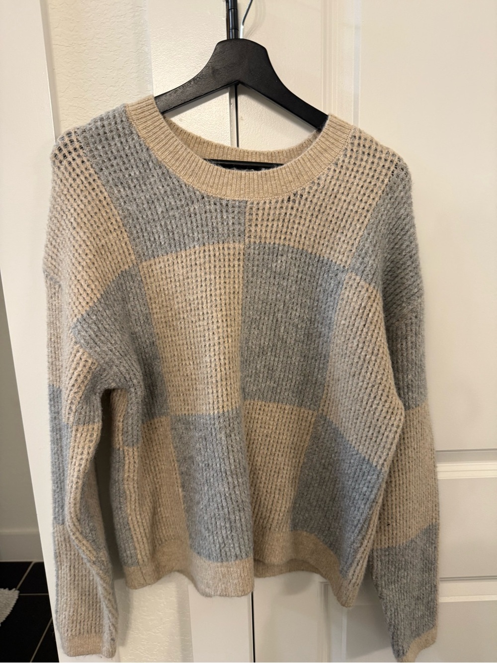bobeau Beige and Gray Checked Crewneck Sweater